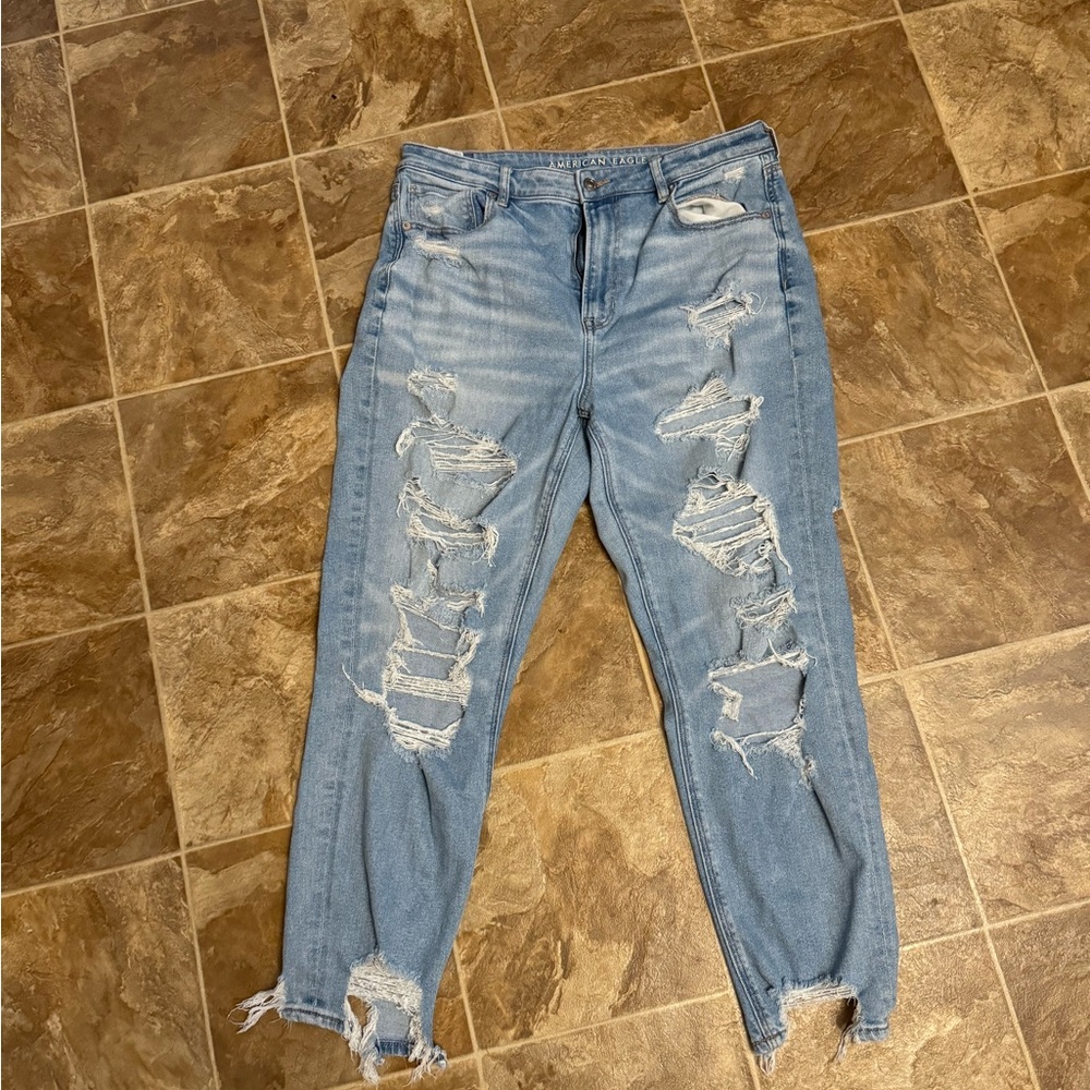 American Eagle  Mom Jean size 14 - stretch